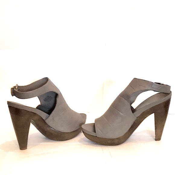 Kenneth Cole grey leather wood heels. - Picture 6 of 6